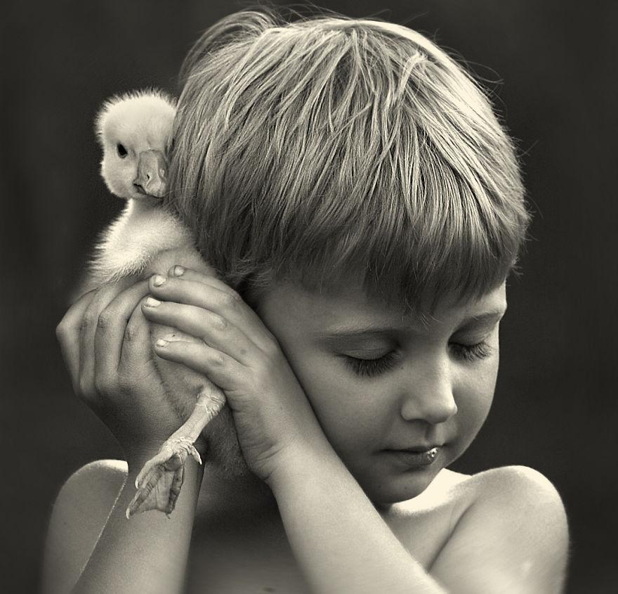 cool-animal-children-photography-Elena-Shumilova-chick